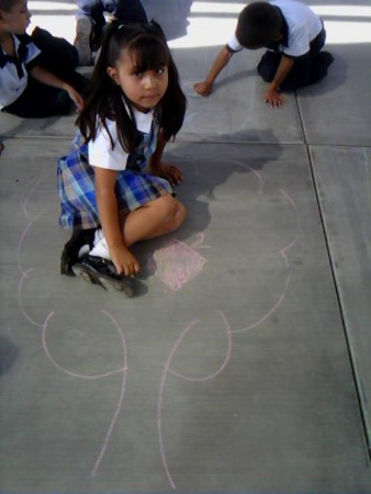 Campo: Pensamiento matemático/Desarrollo personal y social. Actividad: En un área del patio, por equipo dibujaron la ruta de recorrido que relizó hasta llegar a un tesoro. J. Gabriela Velázquez I.